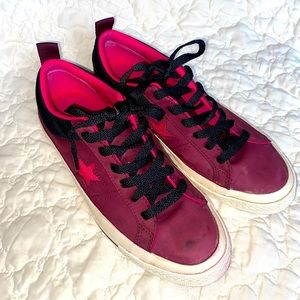 Converse one star unisex low tops. Men’s size 6. Women’s size 8